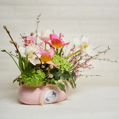Aranjament-floral-de-primavara-cu-iedera-Aniela-Events|||